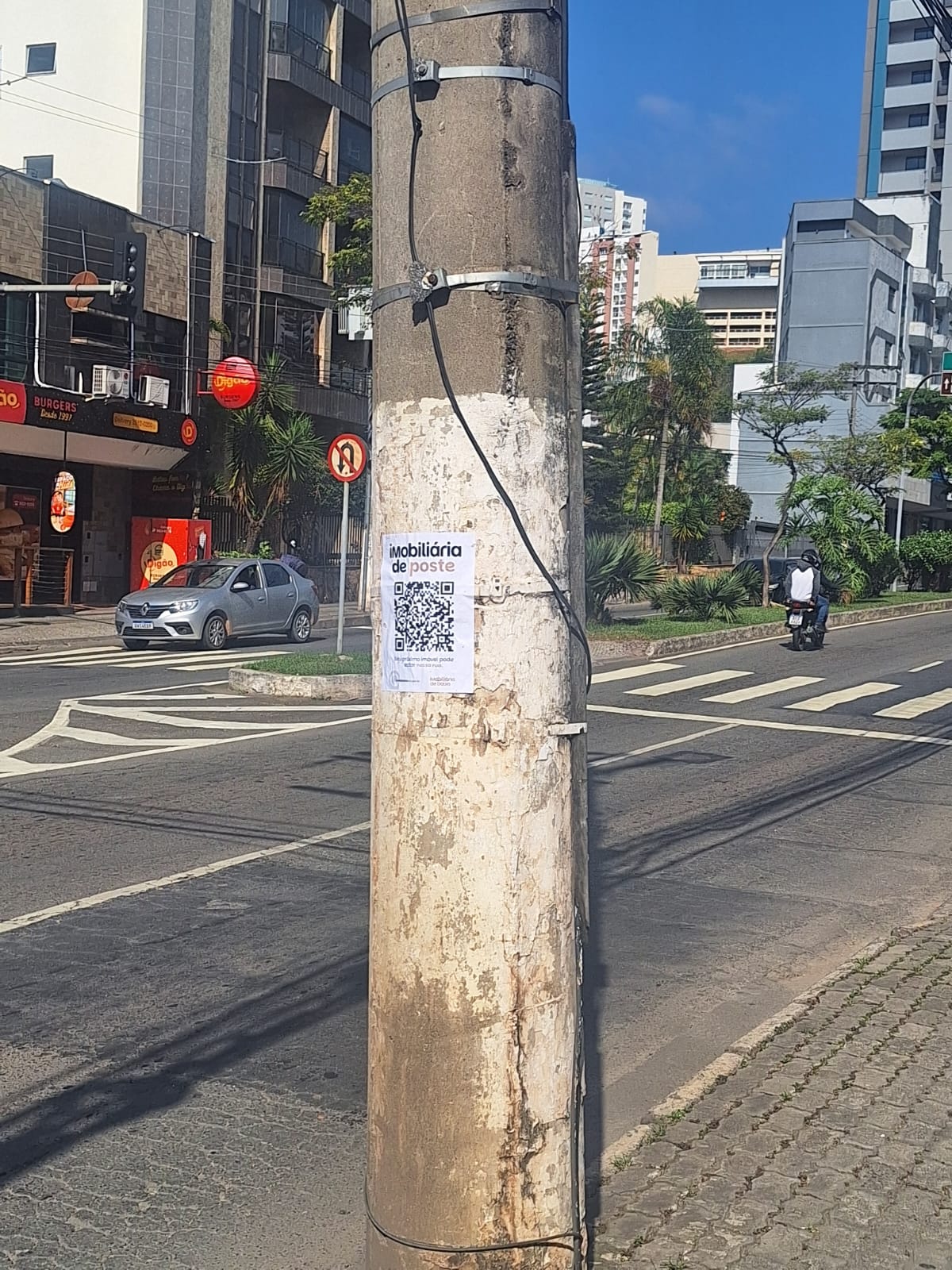 Cartaz Imobiliária de Poste